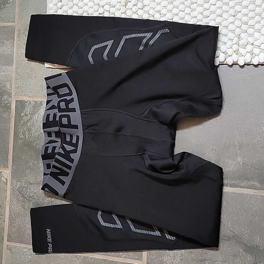 Nike Pro Training Leggings! View 3